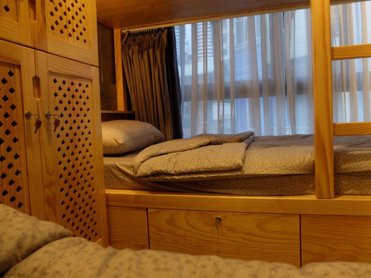 Half Coffee N Dorm Vandrehjem Ho Chi Minh-Byen Eksteriør billede