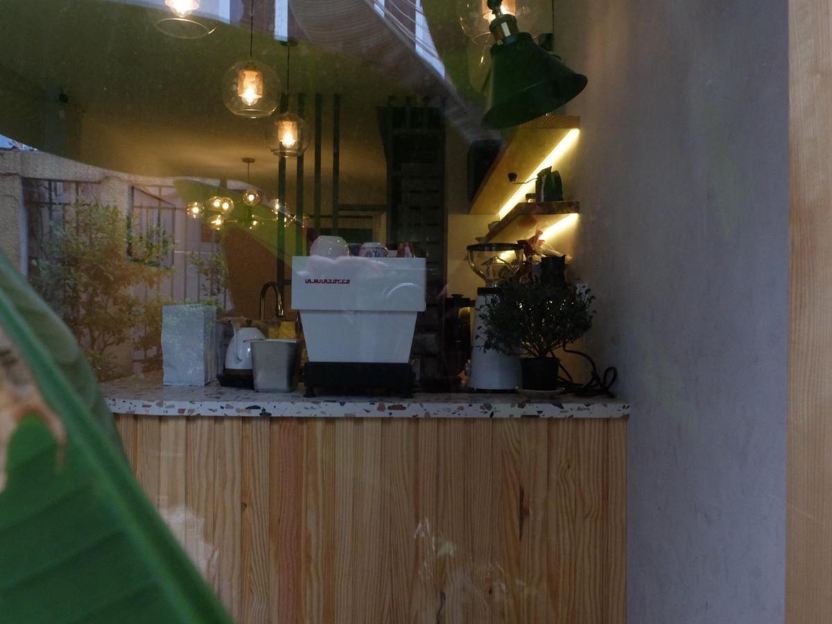 Half Coffee N Dorm Vandrehjem Ho Chi Minh-Byen Eksteriør billede
