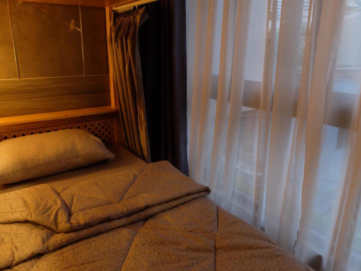 Half Coffee N Dorm Vandrehjem Ho Chi Minh-Byen Eksteriør billede